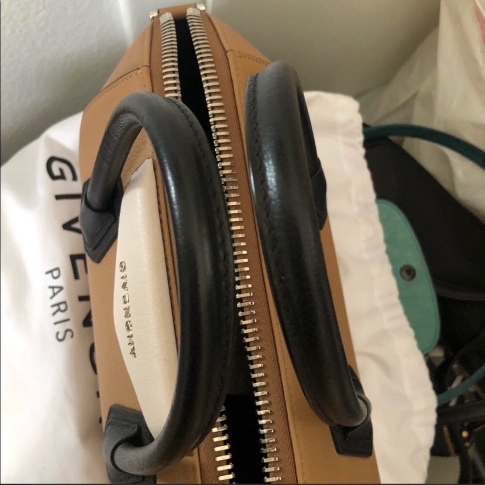 Authentic givenchy antigona tri color - Picture 3 of 8